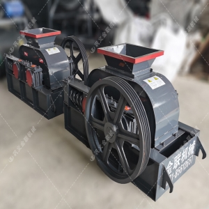 2台小型双齿辊破碎机发货图片